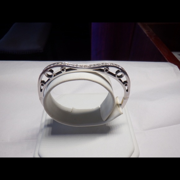 18k  white gold bangle diamond bracelet - Picture 4 of 8